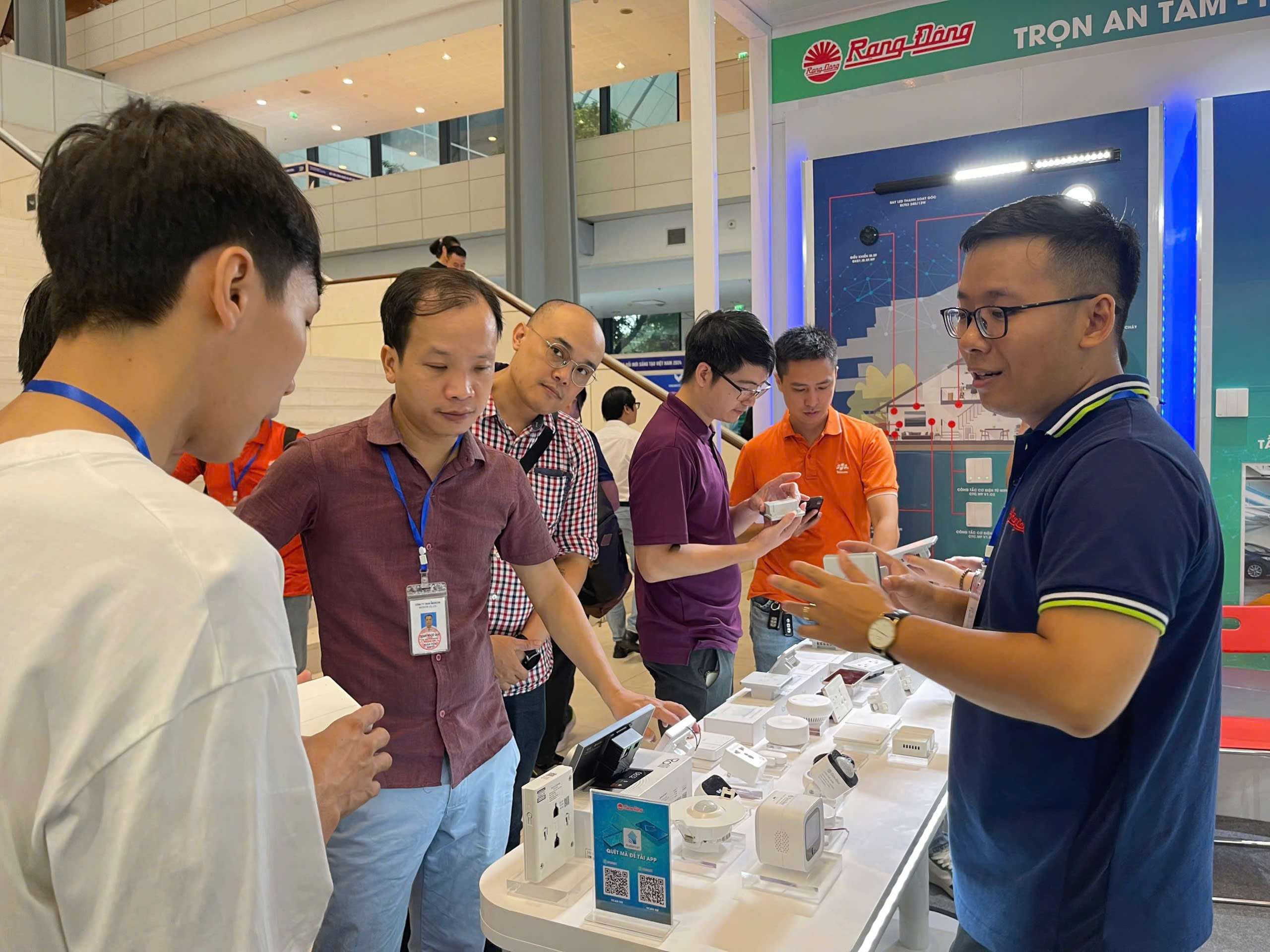 Hệ sinh thái sản phẩm/dịch vụ-4.0+ của Rạng Đông tại sự kiện “Kết nối công nghệ và Đổi mới sáng tạo Việt Nam năm 2024”